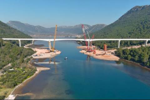 Construction of the Prapratno viaduct and the Ston bridge