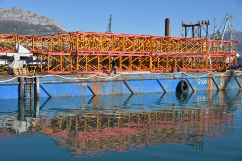 Transport of the Ston bridge segments begins